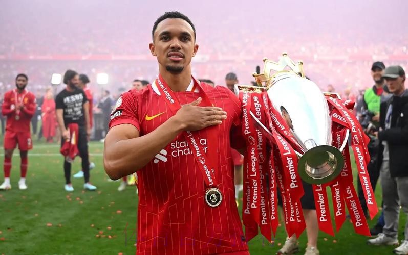 太阳报：皇马想让阿诺德提前解约 以参加世俱杯